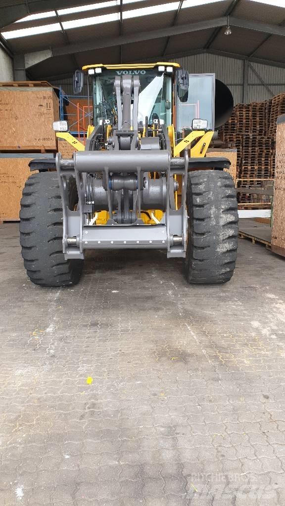 Volvo L 150 H Naudoti ratiniai krautuvai