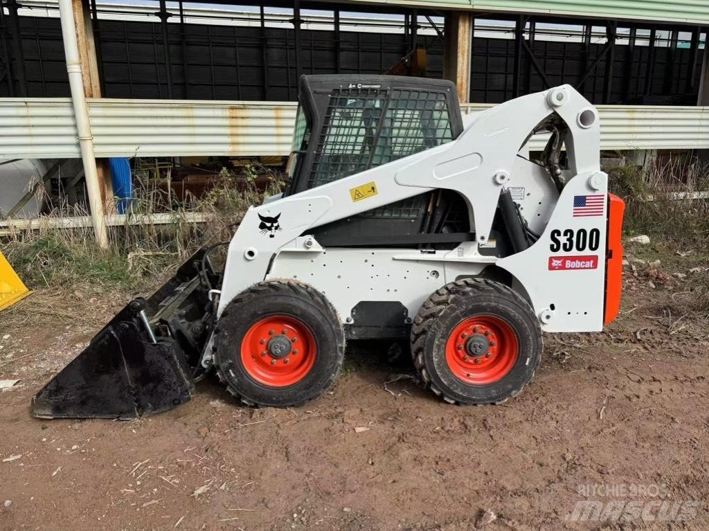 Bobcat S 300 Krautuvai su šoniniu pasukimu