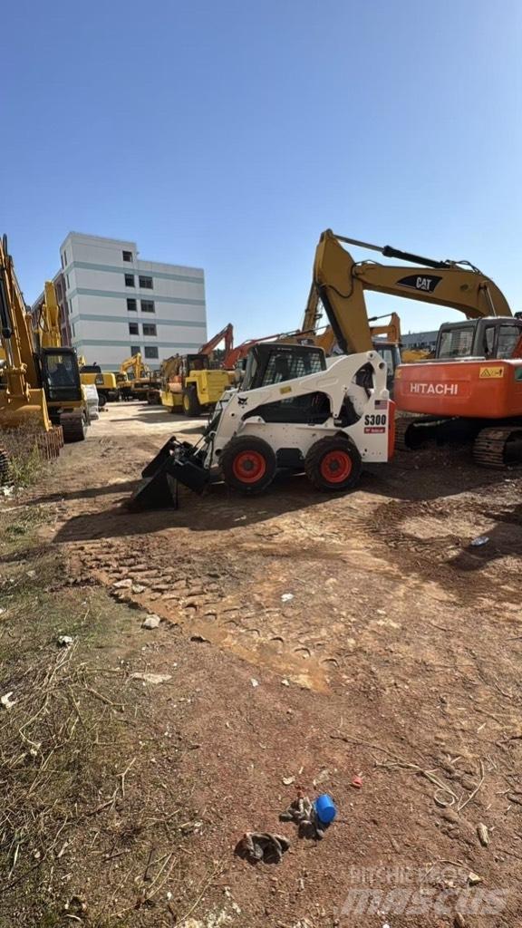 Bobcat S 300 Krautuvai su šoniniu pasukimu