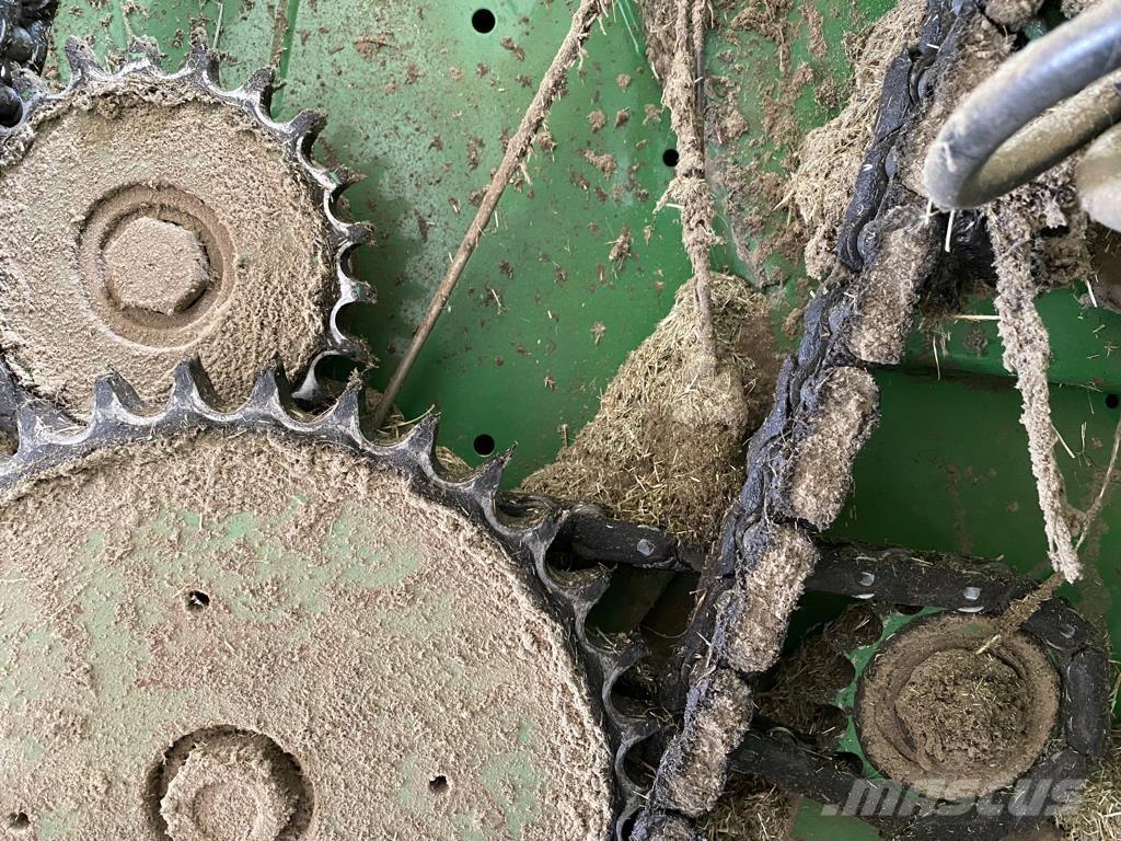 John Deere 568 Ritinių presai