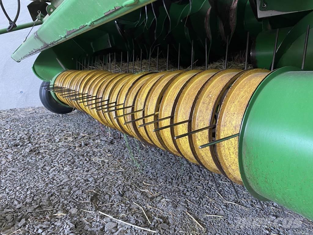 John Deere 568 Ritinių presai