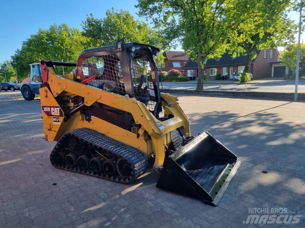 CAT 257 D Krautuvai su šoniniu pasukimu
