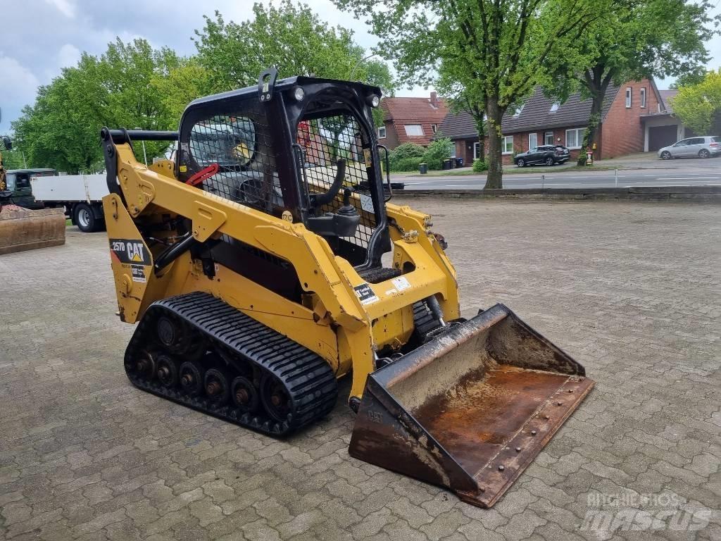 CAT 257 D Krautuvai su šoniniu pasukimu