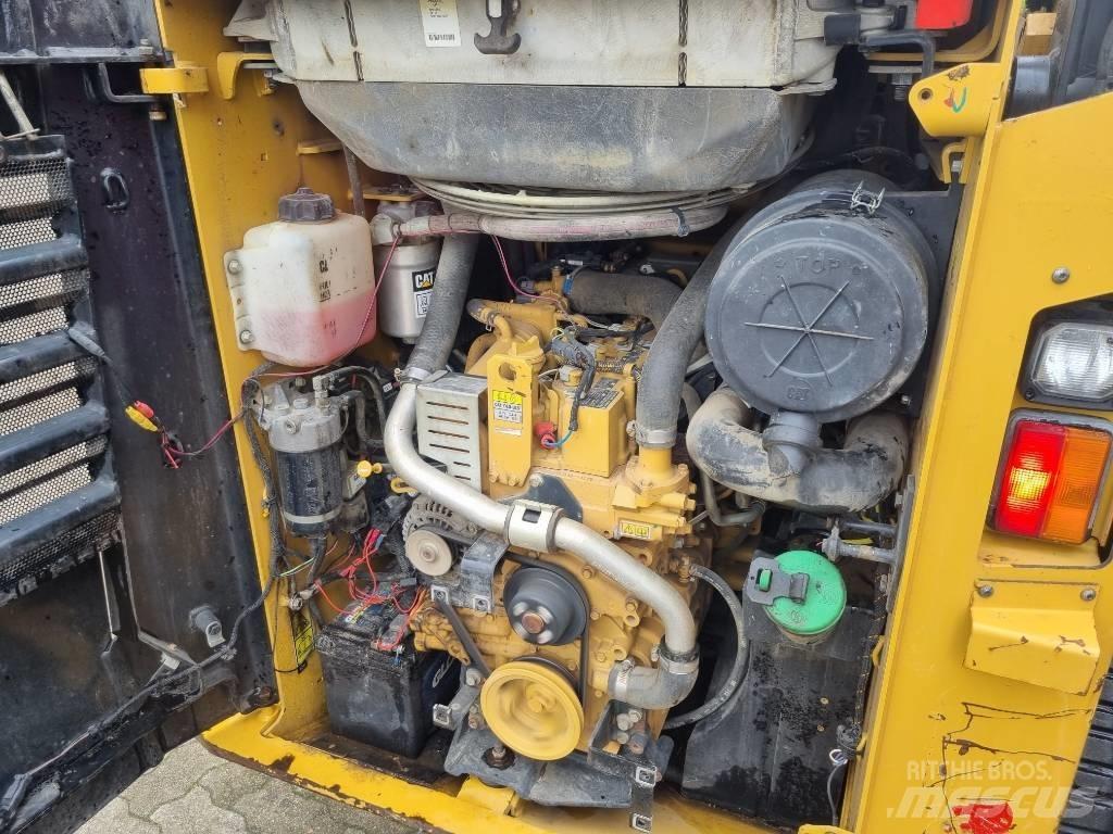 CAT 257 D Krautuvai su šoniniu pasukimu