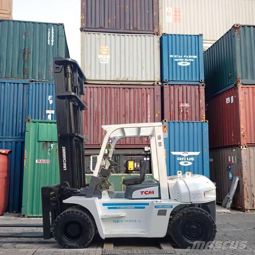 TCM FD 70 Z8 Sunkvežimiai su dengtu kėbulu