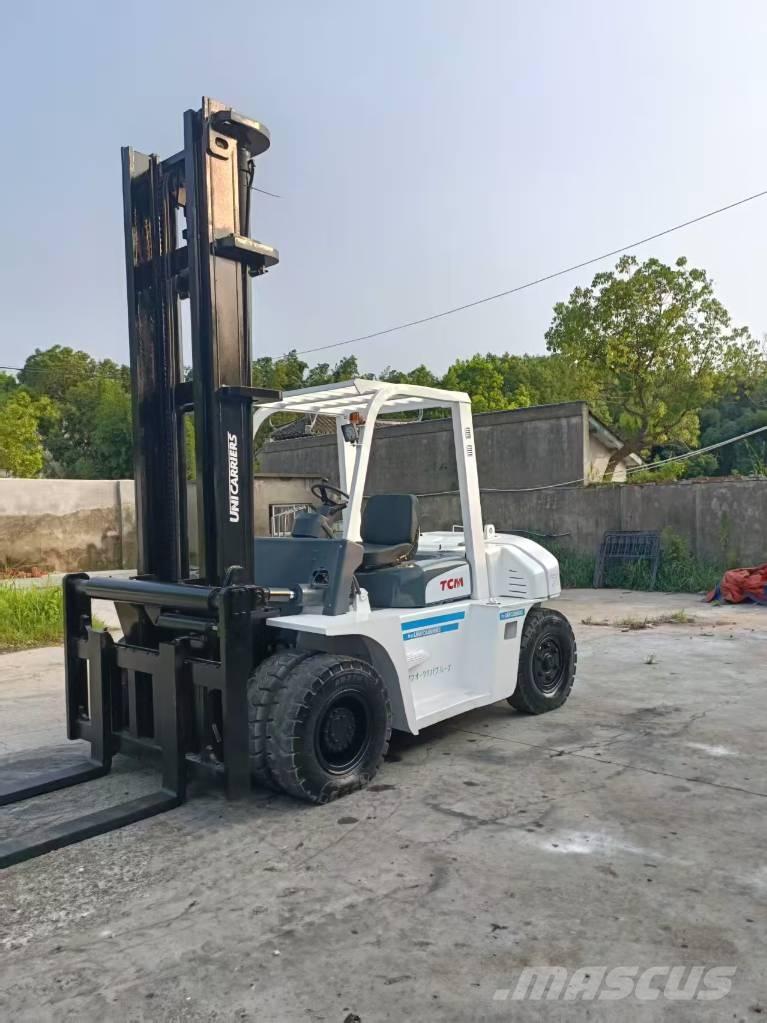 TCM FD 70 Z8 Sunkvežimiai su dengtu kėbulu