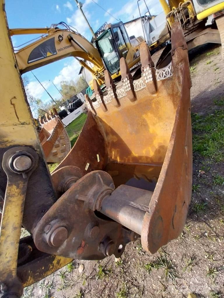 New Holland E 305 Vikšriniai ekskavatoriai
