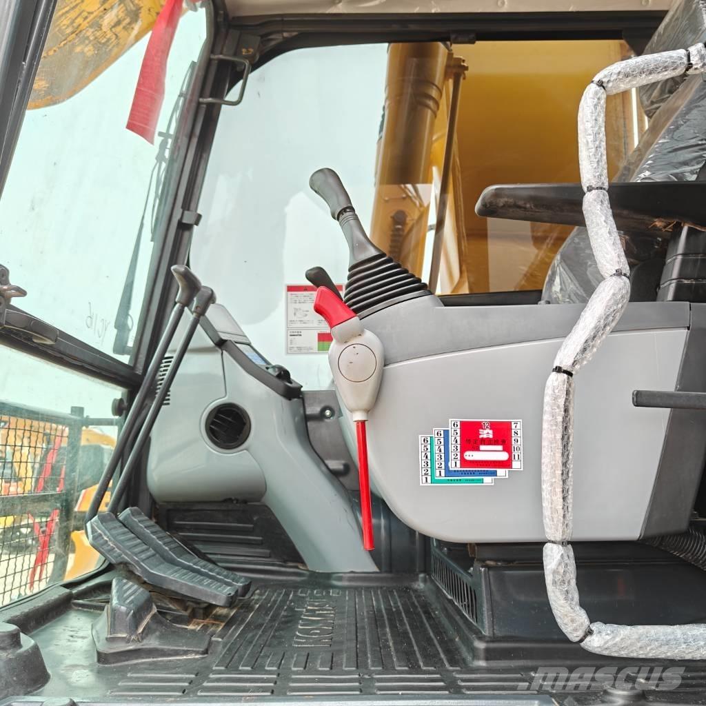 Komatsu 220 Vikšriniai ekskavatoriai