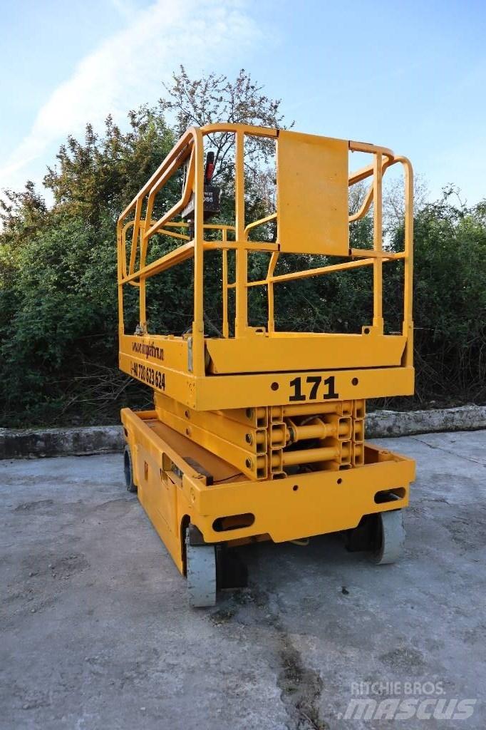 Haulotte Compact 10 Žirkliniai keltuvai