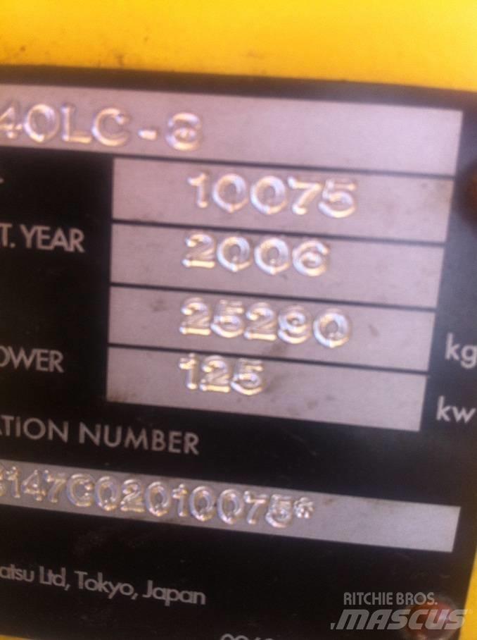 Komatsu PC240-8 Vikšriniai ekskavatoriai