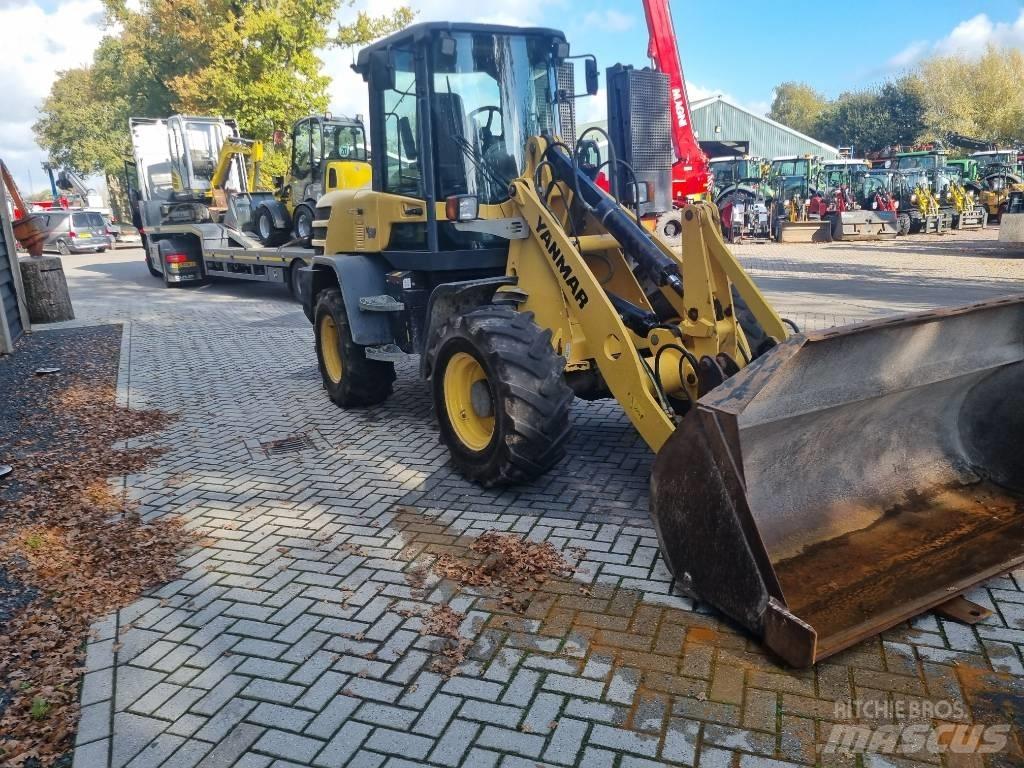 Yanmar V 120 Naudoti ratiniai krautuvai