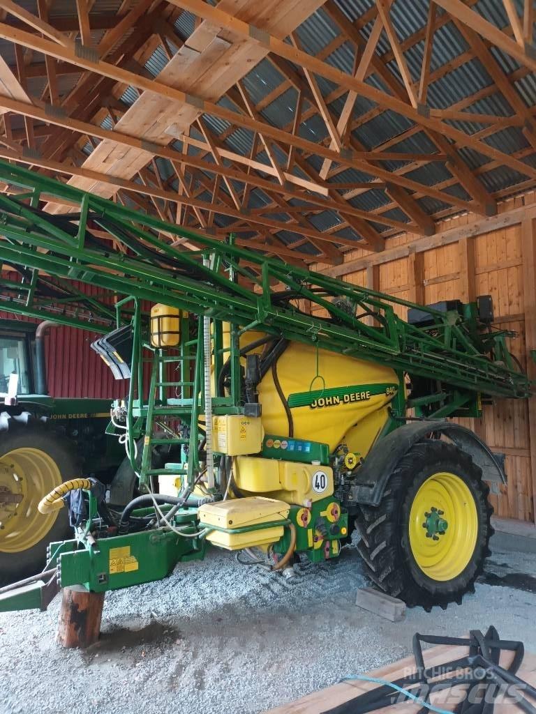 John Deere 840 Prikabinami purkštuvai