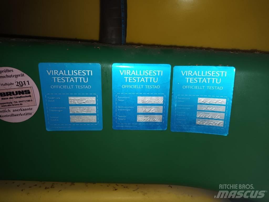 John Deere 840 Prikabinami purkštuvai