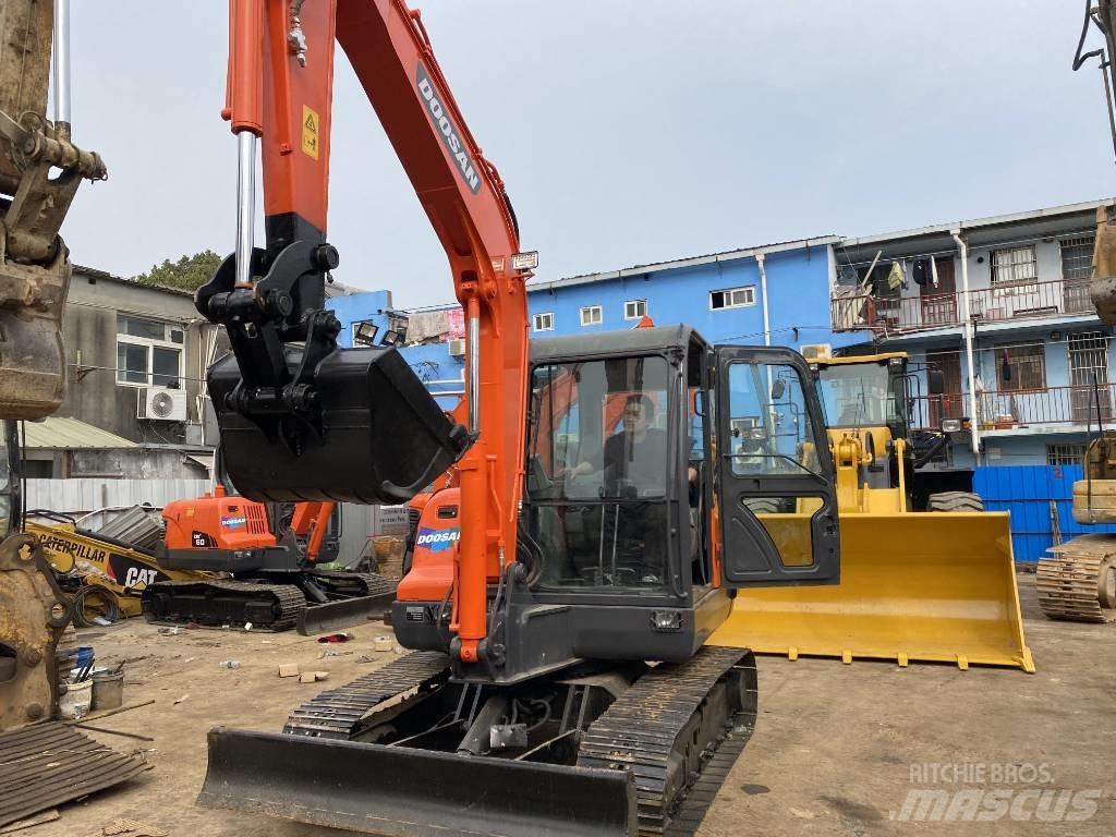 Doosan DX 60 Vikšriniai ekskavatoriai