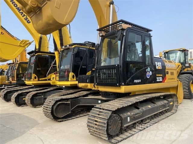 CAT 323 D L Vikšriniai ekskavatoriai