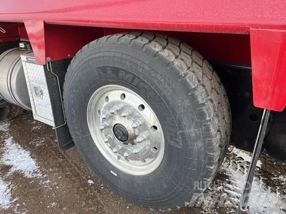 Kenworth T880 Savivarčių priekabų vilkikai