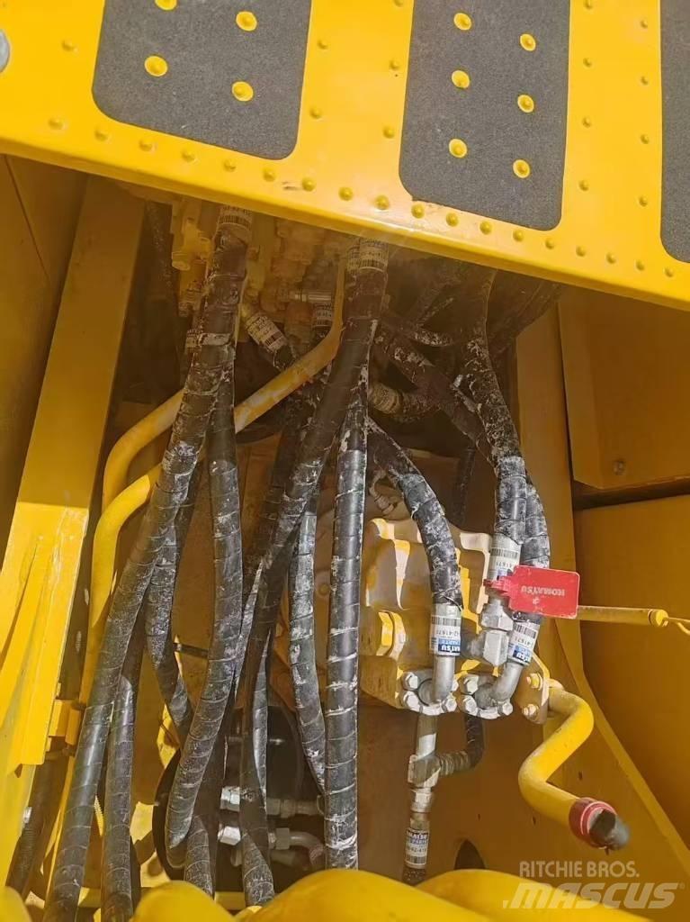 Komatsu 200-8 Vikšriniai ekskavatoriai