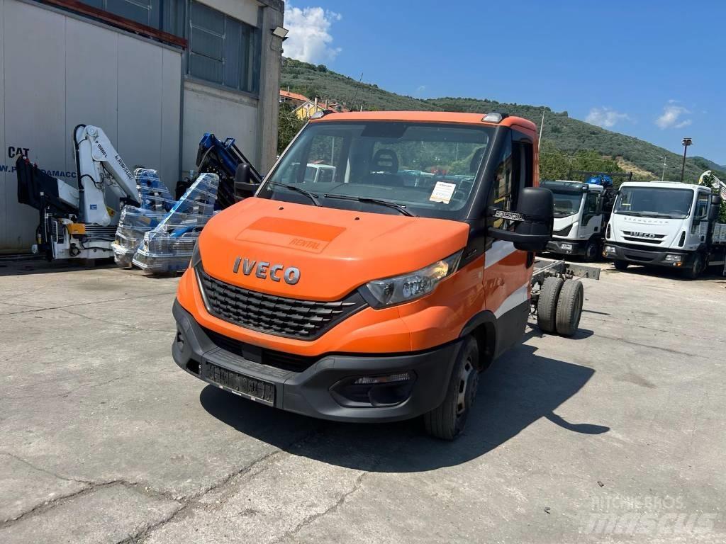 Iveco Daily 35-140 Sunkvežimiai su dengtu kėbulu