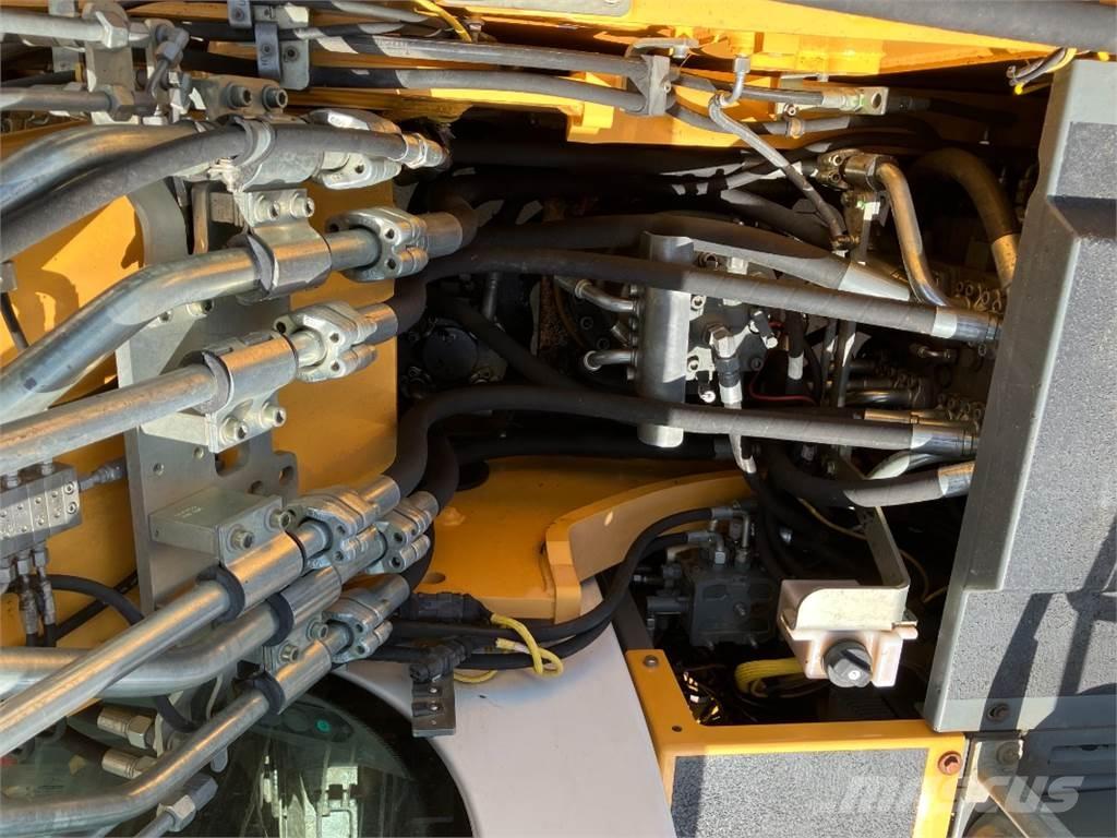 Liebherr R926 Vikšriniai ekskavatoriai