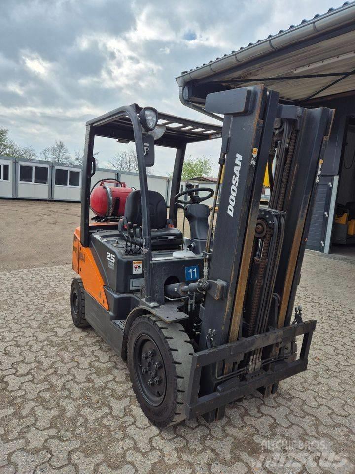 Doosan G 25 P-7 Statyba - Kita
