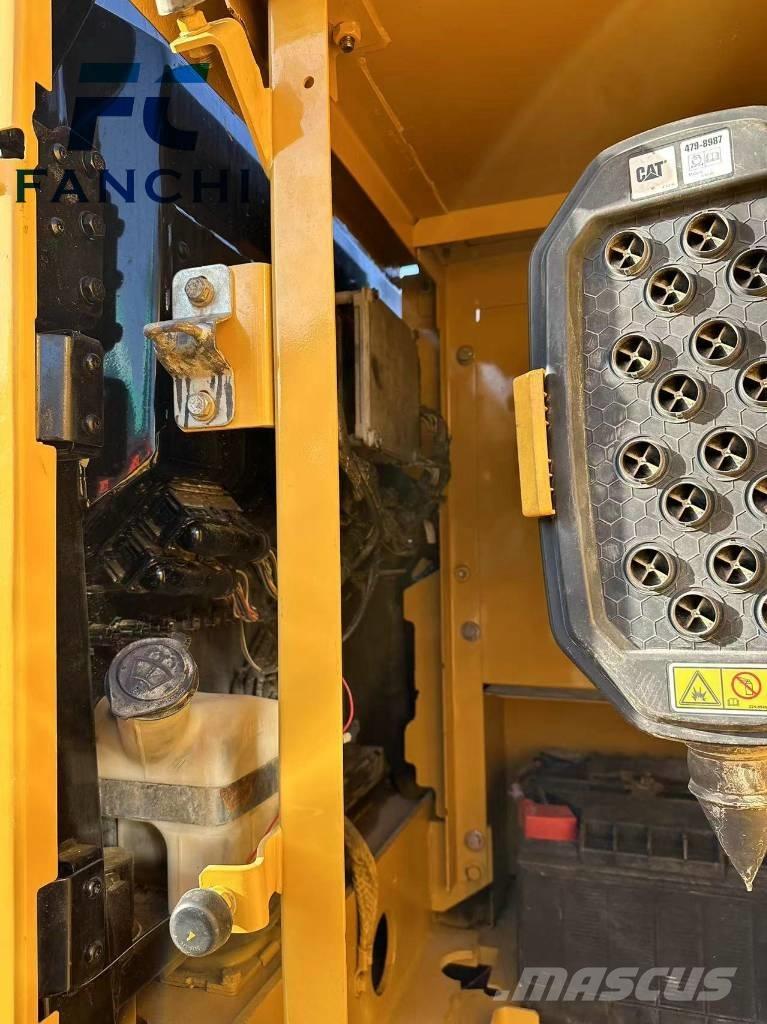 CAT 320 GC Vikšriniai ekskavatoriai