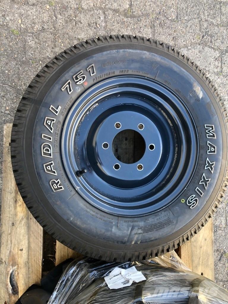  Radial 751 Naudoti kompaktiški traktoriai