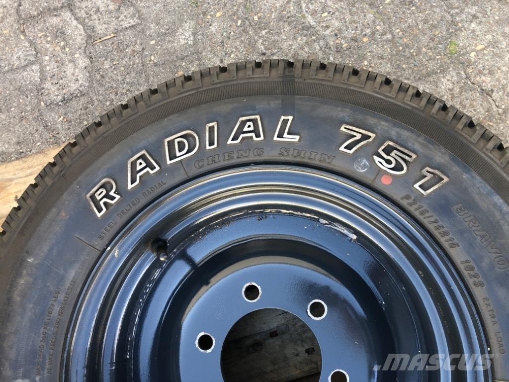  Radial 751 Naudoti kompaktiški traktoriai