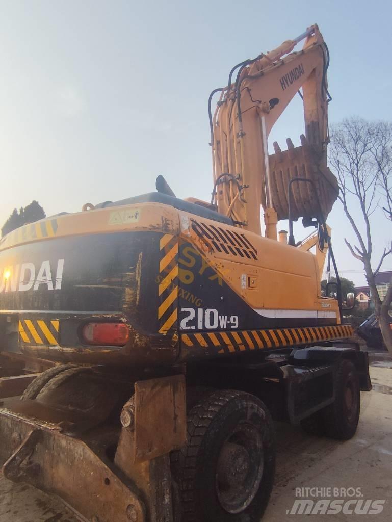 Hyundai 210W-9 Ratiniai ekskavatoriai