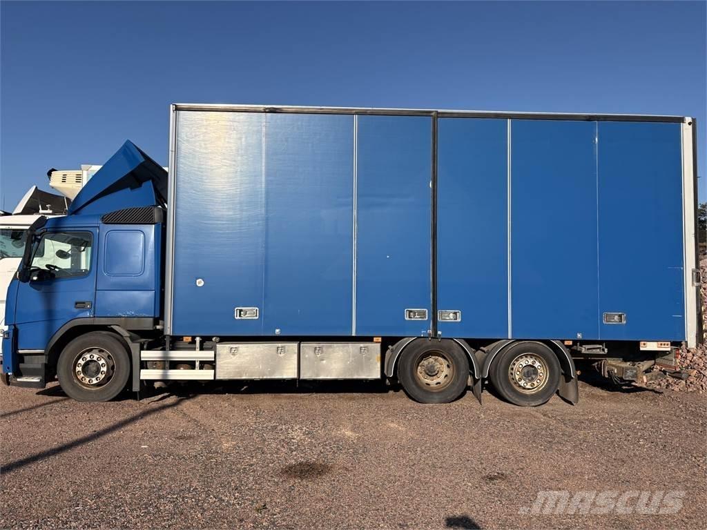 Volvo FM330 6x2 Sunkvežimiai su dengtu kėbulu