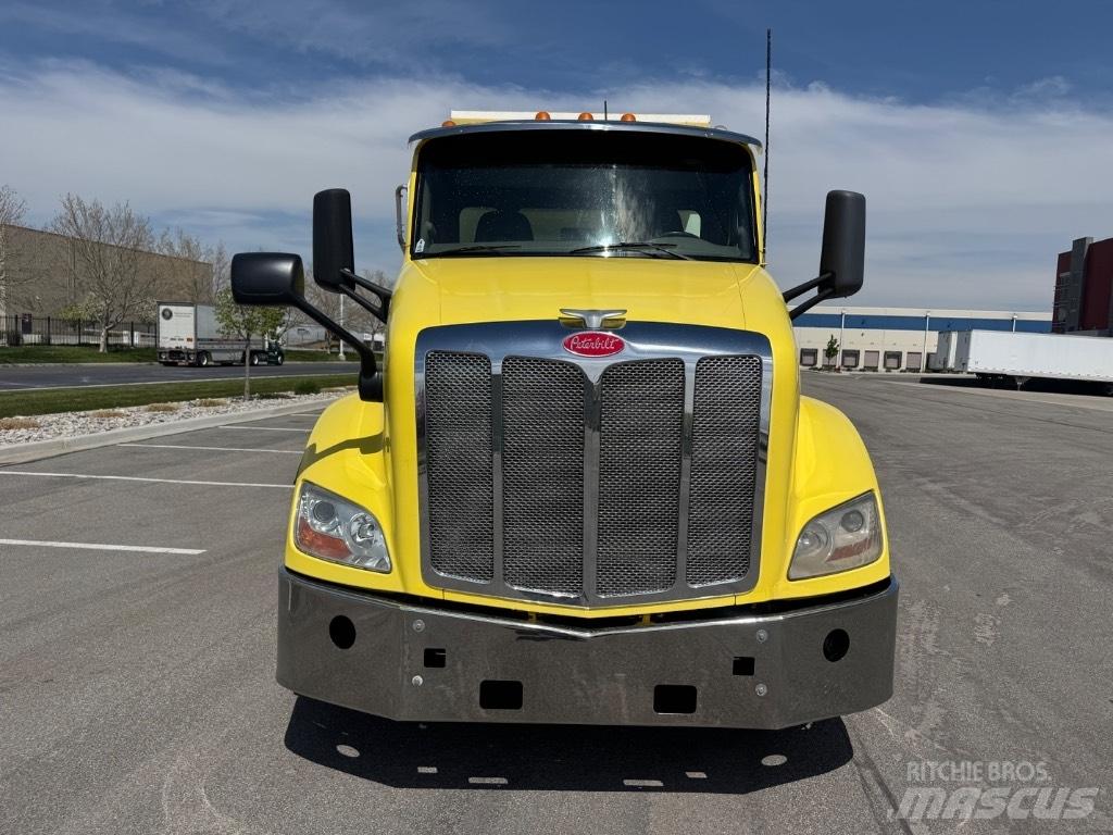 Peterbilt 579 Savivarčių priekabų vilkikai