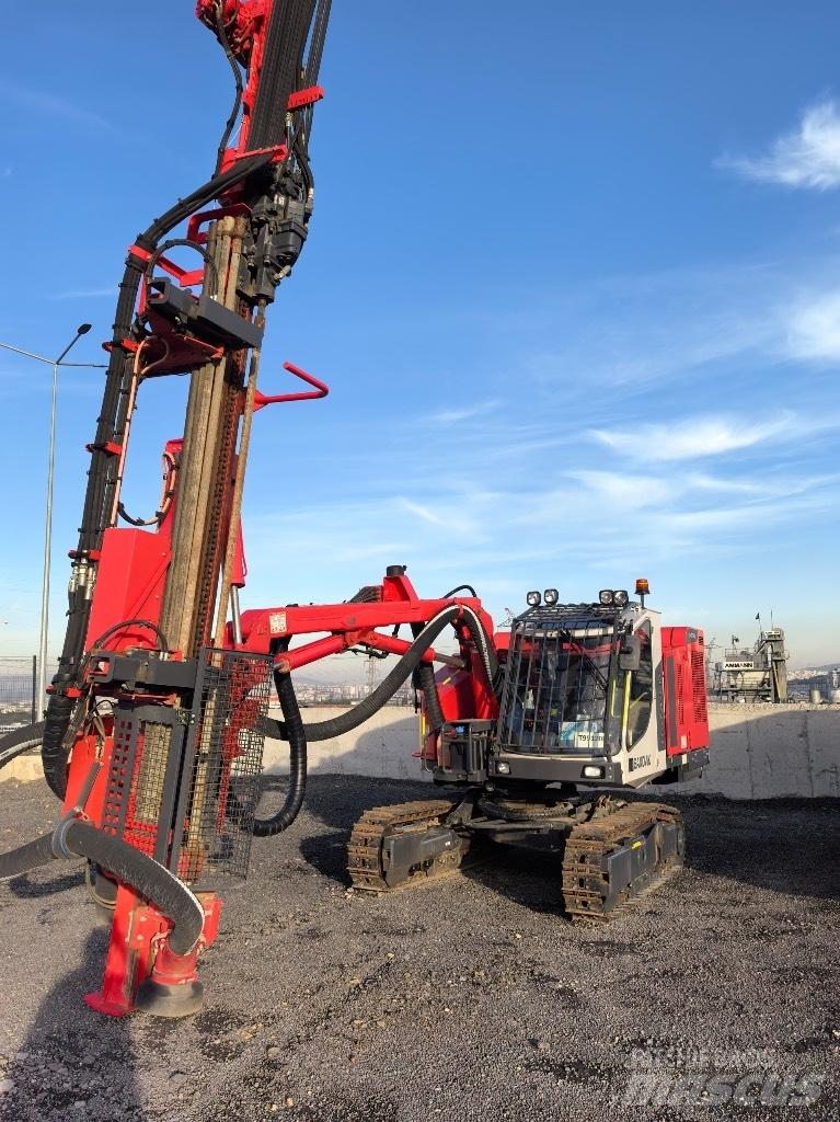 Sandvik DX 800 Žemės paviršiaus gręžimo technika