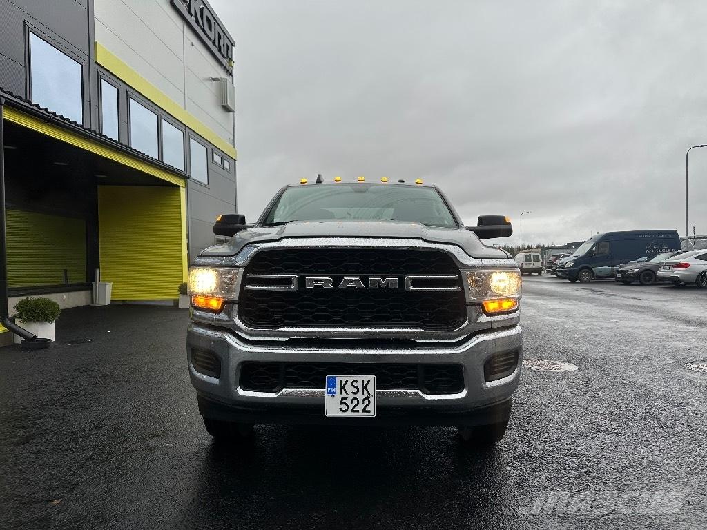RAM 2500 Tradesman Pikapai / Bortiniai sunkvežimiai