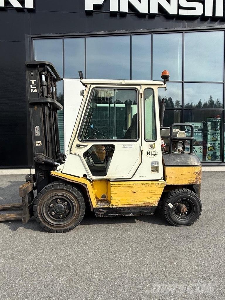 TCM FD40Z7 Dyzeliniai krautuvai
