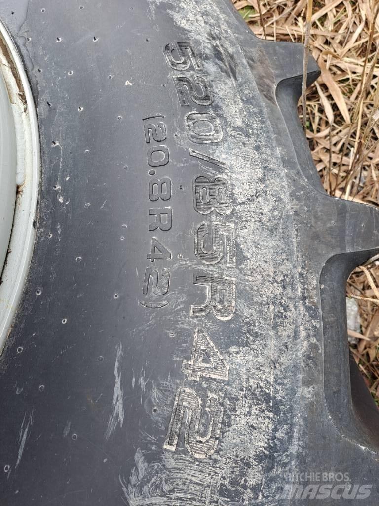  Paripyörät 520/85R42 Padangos, ratai ir ratlankiai