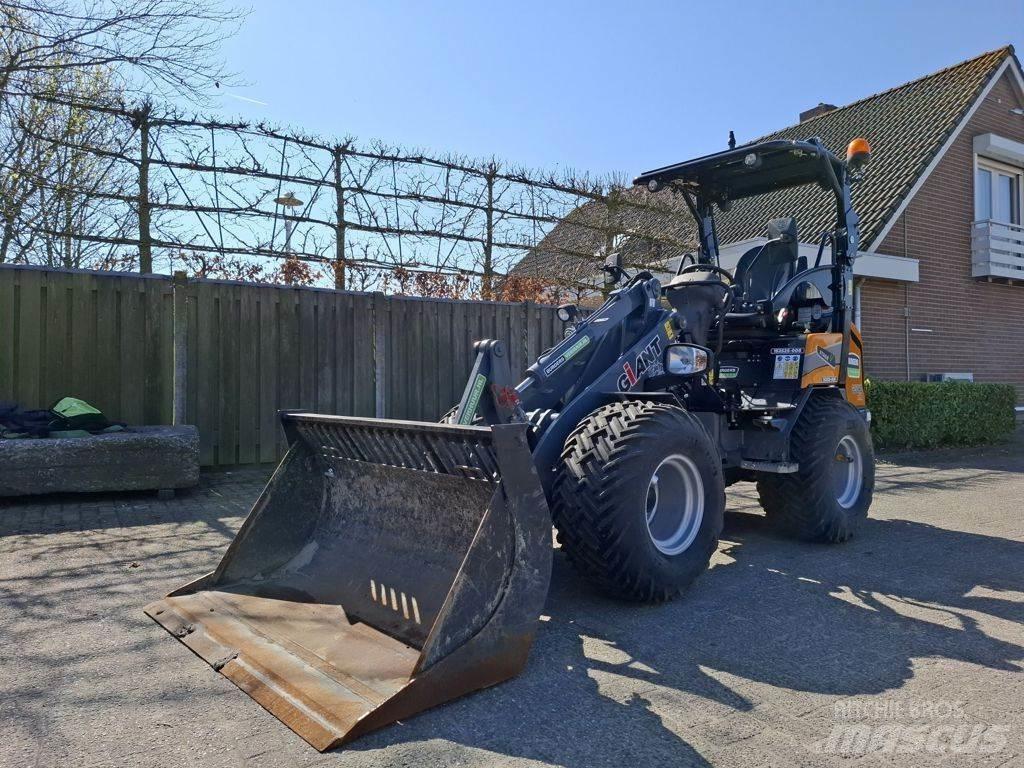 GiANT G2500 Frontaliniai krautuvai ir ekskavatoriai
