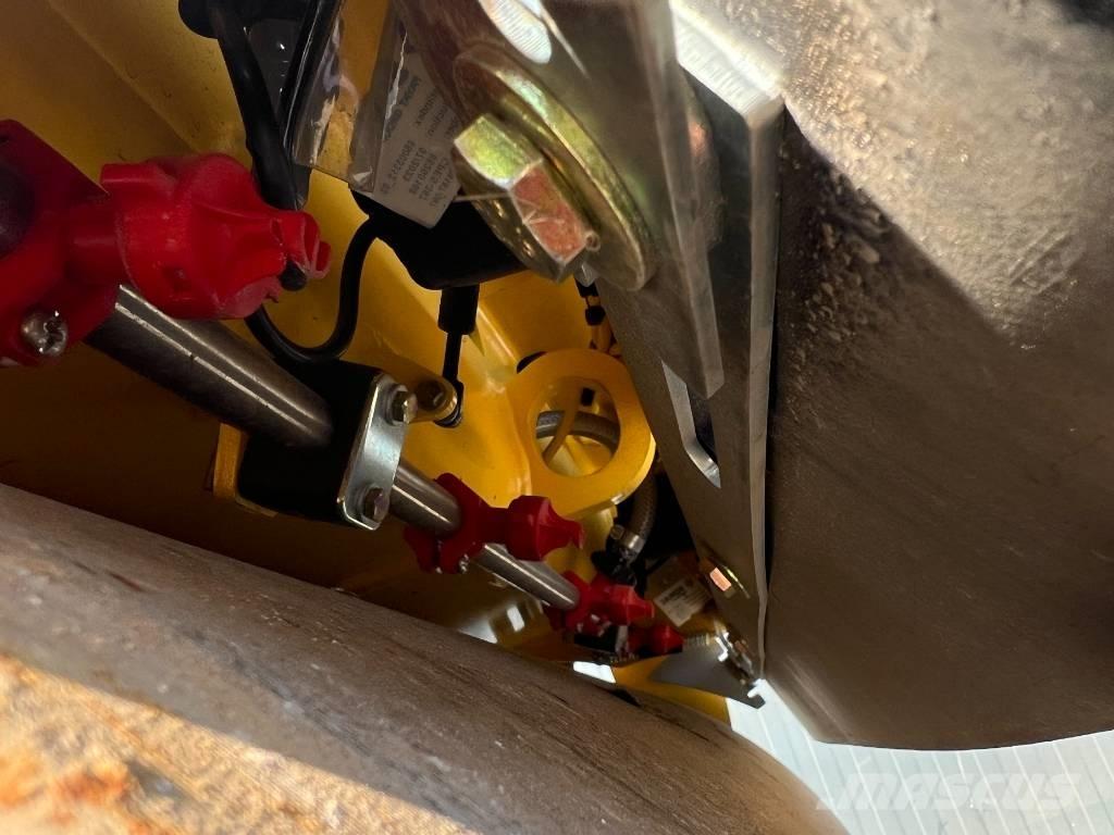 Bomag BW100 AD-5 Porinių būgnų volai