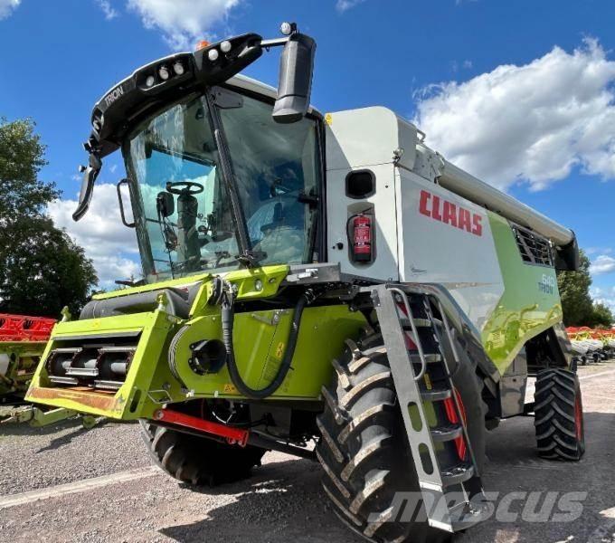 CLAAS TRION 640 Derliaus nuėmimo kombainai