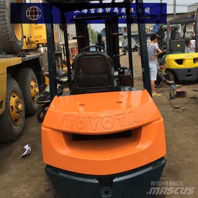 TCM FD 30 Dyzeliniai krautuvai