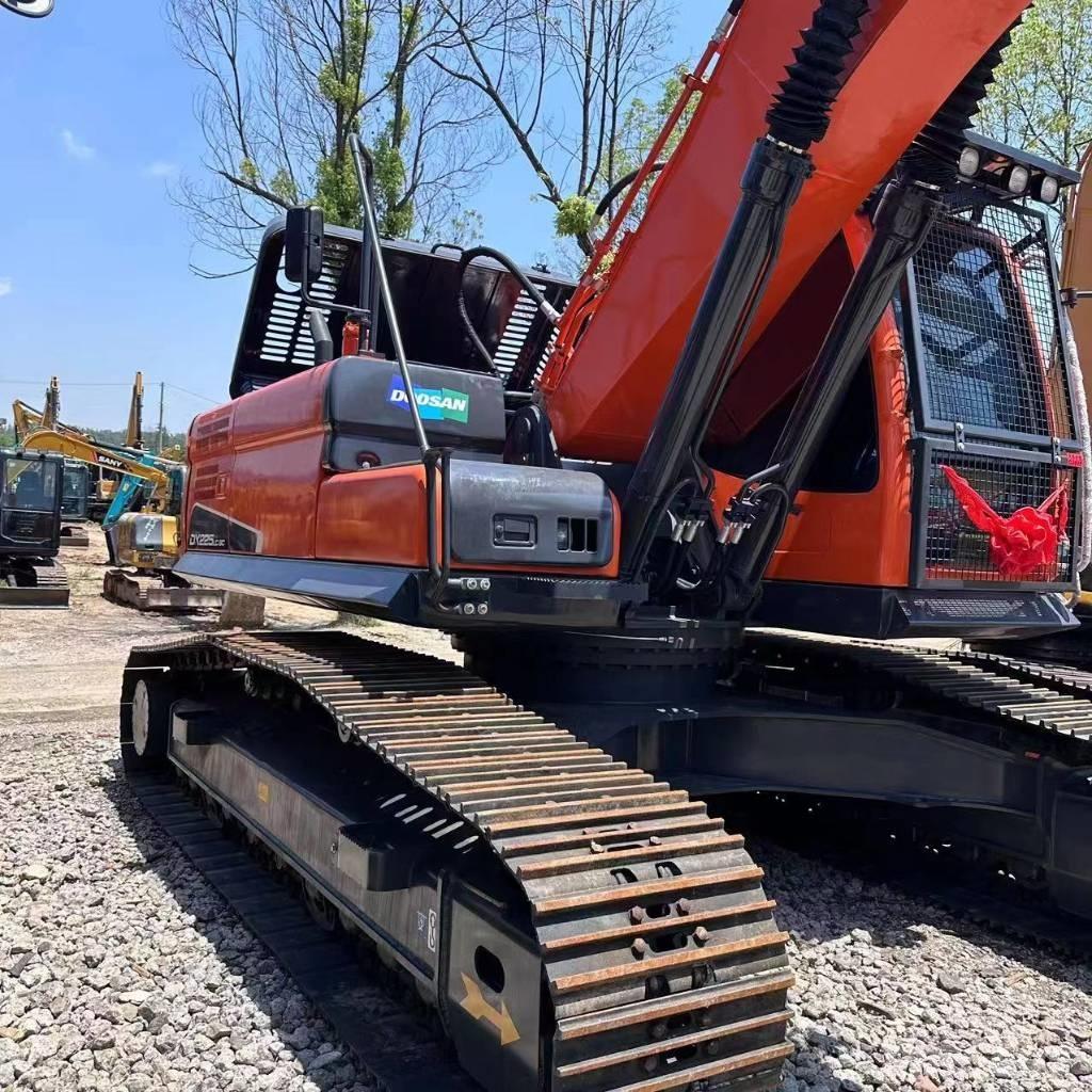 Doosan DX 225 LC Vikšriniai ekskavatoriai