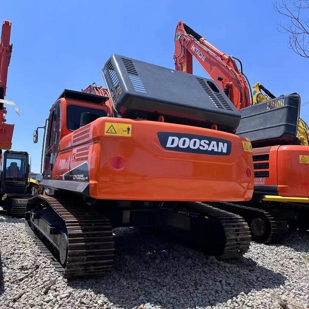 Doosan DX 225 LC Vikšriniai ekskavatoriai