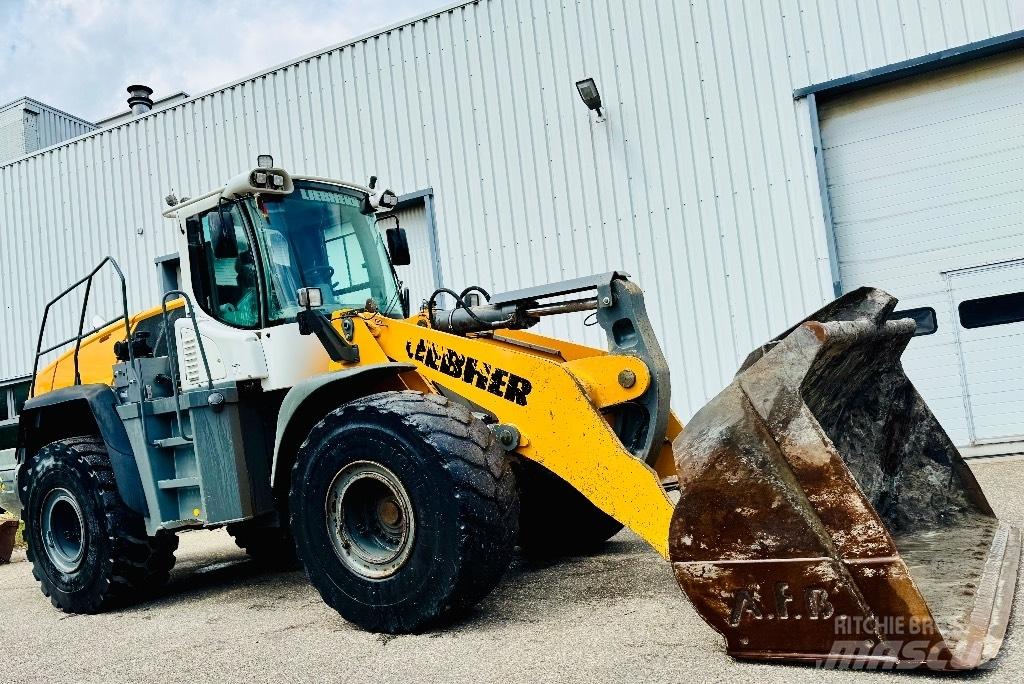 Liebherr L 566 Naudoti ratiniai krautuvai