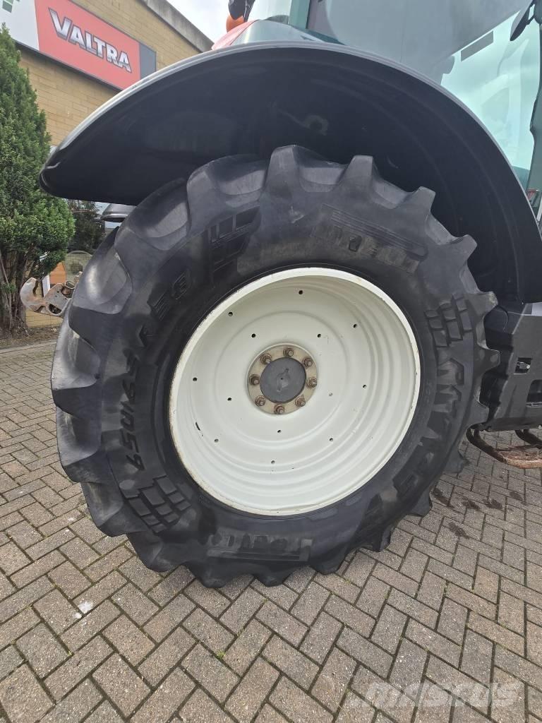 Valtra T 174 Traktoriai