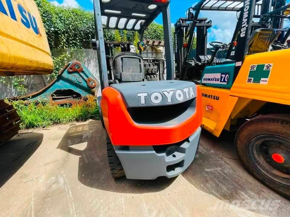 Toyota FB30-7 Elektriniai šakiniai krautuvai