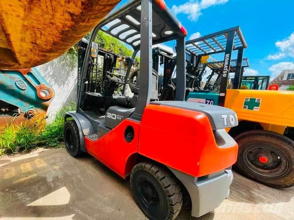 Toyota FB30-7 Elektriniai šakiniai krautuvai