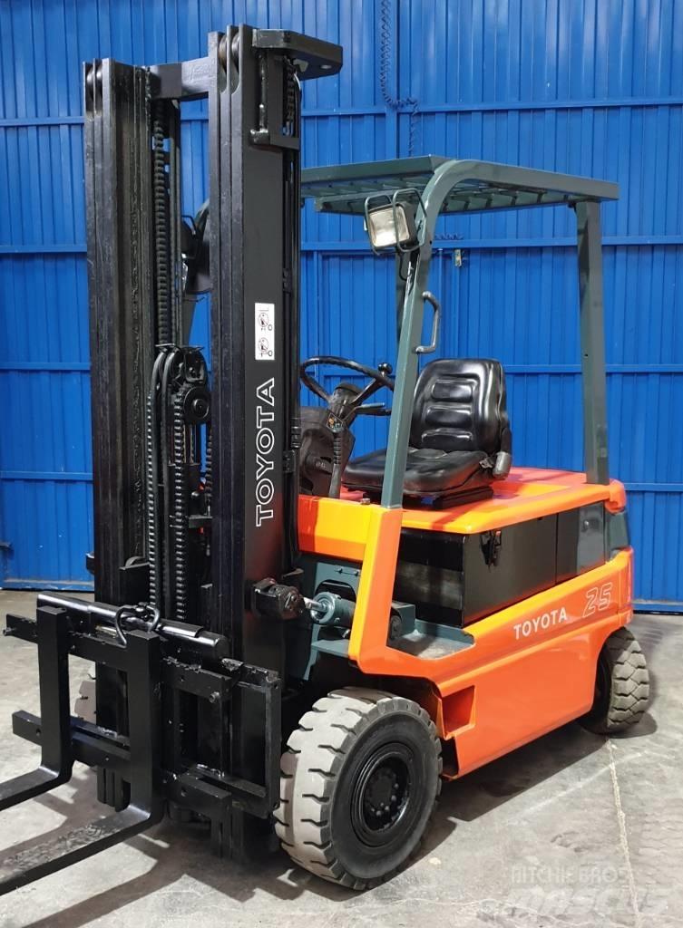 Toyota FBM 25 Elektriniai šakiniai krautuvai