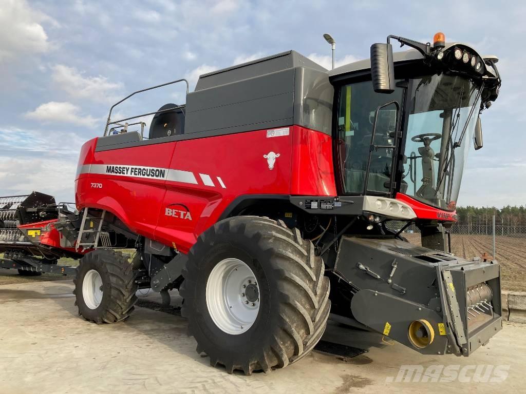 Massey Ferguson 7370 Derliaus nuėmimo kombainai