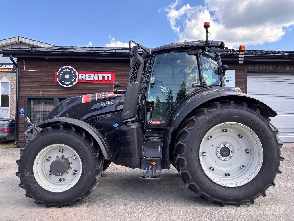 Valtra T 215 Versu Traktoriai