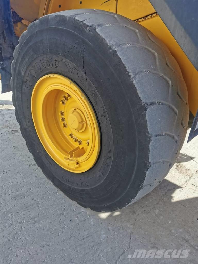 Volvo L110G Naudoti ratiniai krautuvai