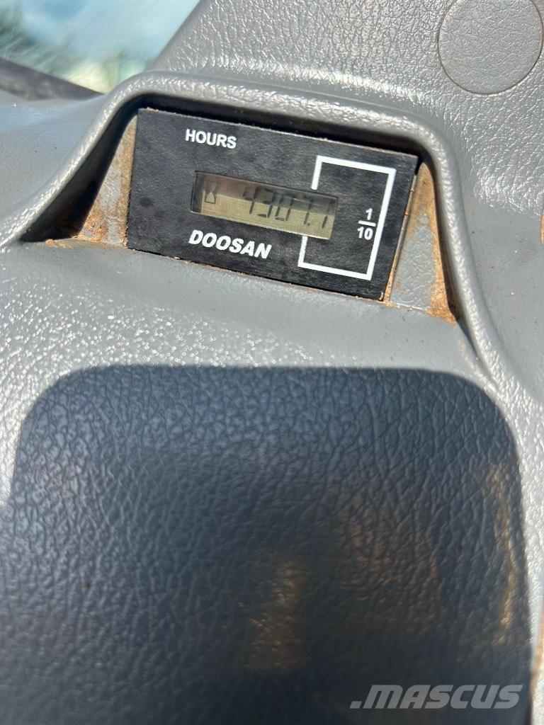 Doosan DX140 LC-7 Vikšriniai ekskavatoriai