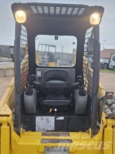 Komatsu SK815 Mini krautuvai